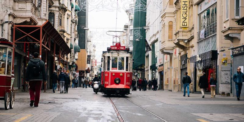 告别手动配置:基于API与Ansible的企业网络自动化转型实战指南