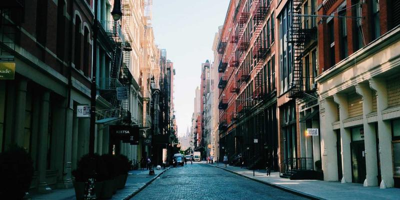 智能守护数字命脉：AI如何重塑网站、APP与企业系统的安全防线